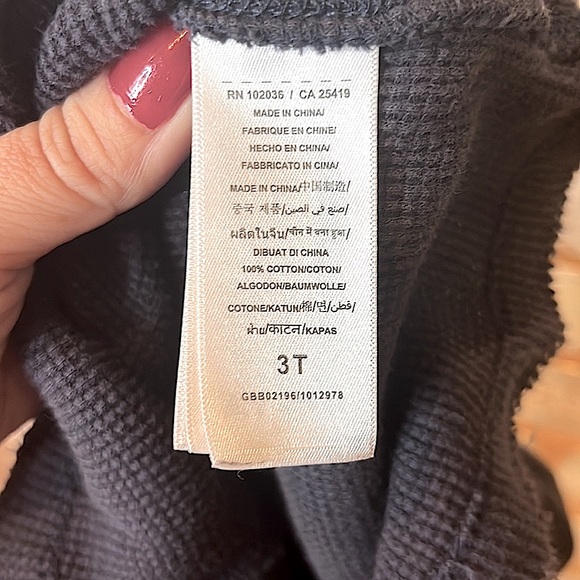 Guess Navy V-Neck Long Sleeve Thermal Shirt, Toddler Size 3T. - Picture 5 of 6